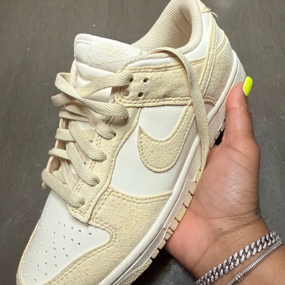 Nike Cream and White Women's Sneakers - Picture 2 of 3